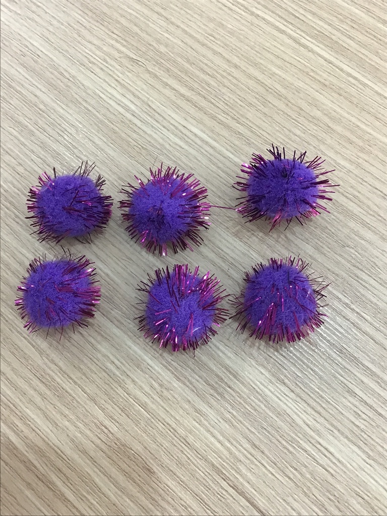 POMPONES  CIRCULARES CON CONFETI PAQ 6 PZS COLOR MORADO
