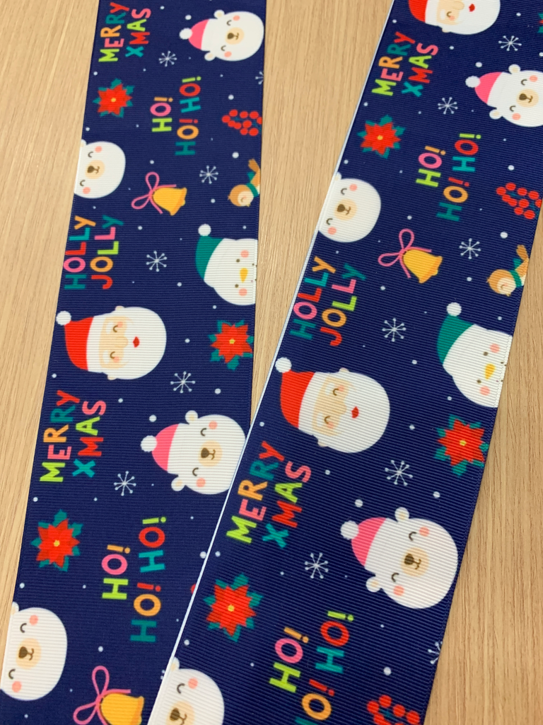 CINTA ESTAMPADA NAVIDAD 3" MODELO SANTAS HO HO HO FONDO AZUL MARINO