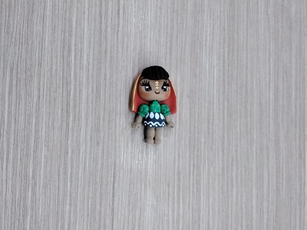 APLIQUE TÍPICO PORCELANA FRÍA MUÑECA GUNA