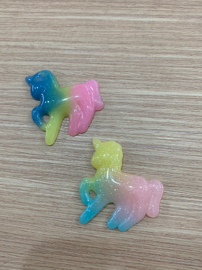 APLIQUE ACRÍLICO PLANO  UNICORNIO MULTICOLOR PASTELES
