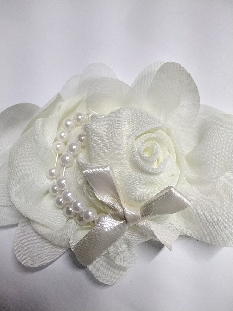 FLORES CAPULLO CON PERLAS 