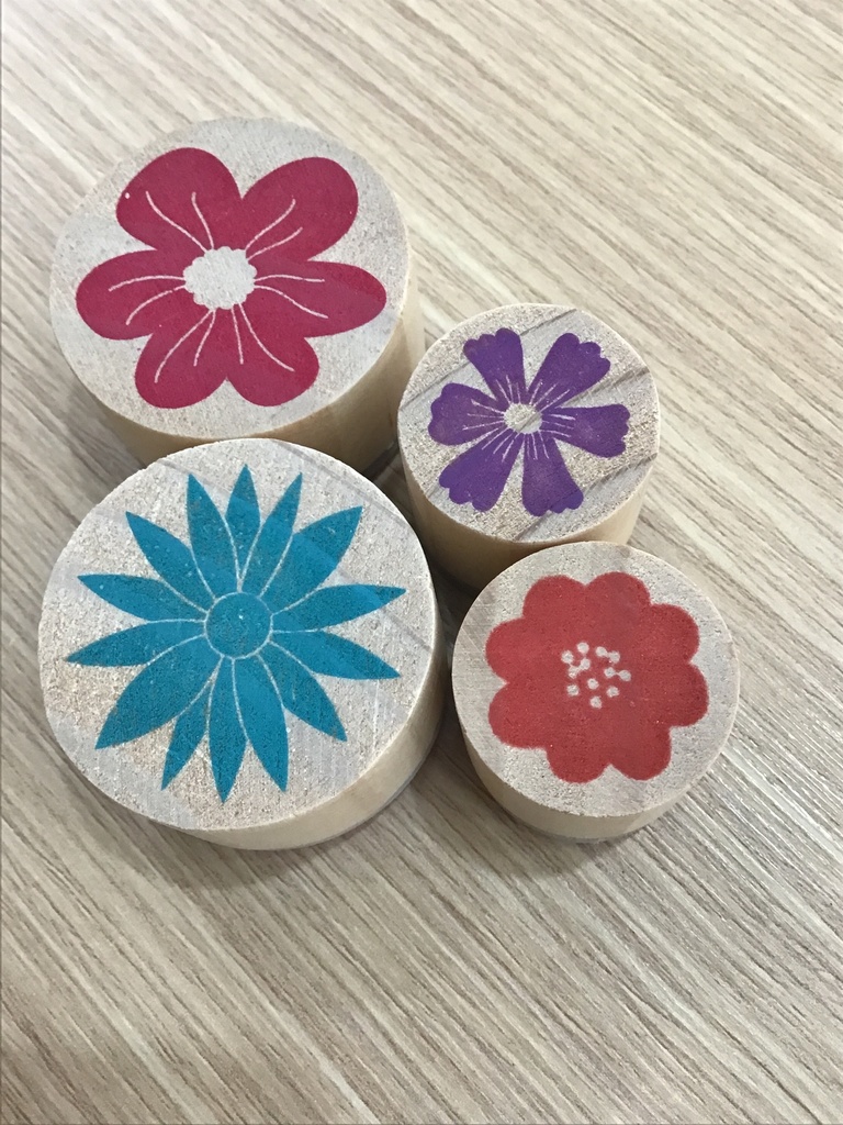 SET DE SELLOS/STAMPS PAQUETE CON 4 PIEZAS DE FIGURAS