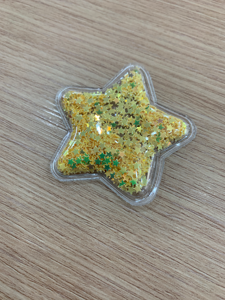 ESTRELLA PLÁSTICO ACOLCHADO CON CONFETI 