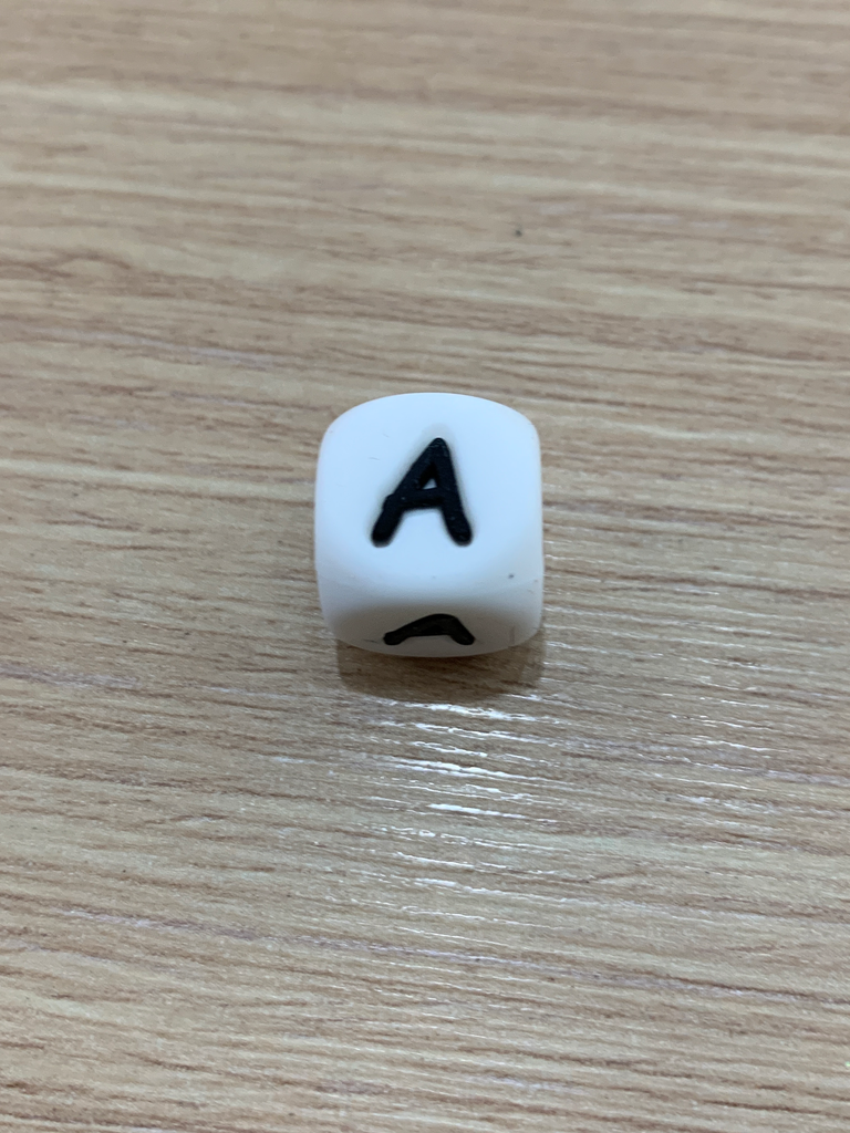 BEADS LETRAS CUBO BLANCO CON HUECO SILICÓN/SUAVE 12mm 