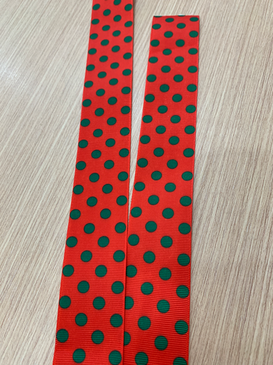 CINTA ESTAMPADA NAVIDAD 1.5" LUNARES VERDE FONDO ROJO 