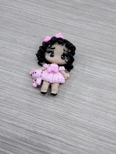 APLIQUE PORCELANA FRÍA NIÑA VESTIDO ROSADO CON OSITO 5CM