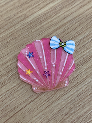 [APAPCMROSA] APLIQUE ACRÍLICO PLANO CONCHAS DE MAR COLOR ROSADO CON LAZO AZUL