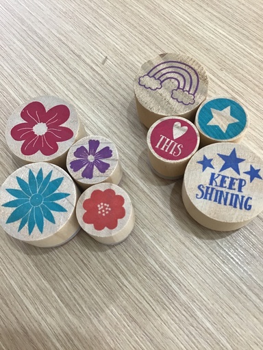 SET DE SELLOS/STAMPS PAQUETE CON 4 PIEZAS DE FIGURAS