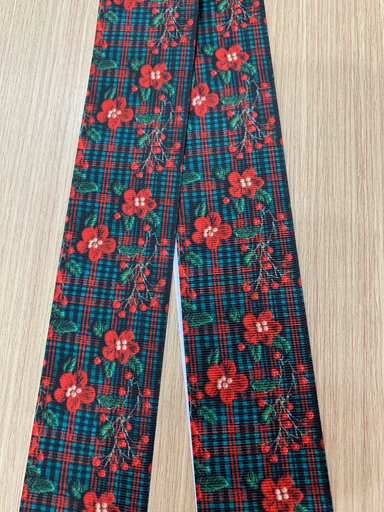 CINTA ESTAMPADA NAVIDAD 2" FLORES Y CEREZAS ROJAS FONDO CUADROS VERDE
