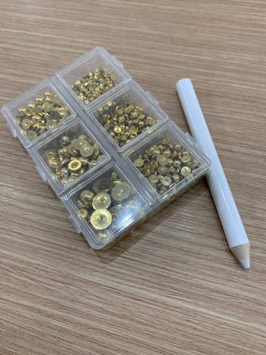 KIT DE MEDIAS PERLAS DORADAS CON SU LÁPIZ 